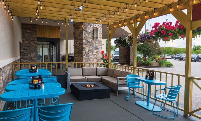 Casper House | Making The Best Memories Along The Way! Free Airport Shuttle, Swimming Pool!