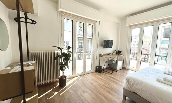 Kaisariani Apartment | Deluxe Queen or 2 Single Beds - R3 with balcony