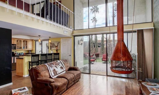 Camelback East House | A quiet escape in the trendy Biltmore/Arcadia area w/garage close to everything