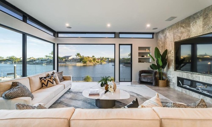 Sorrento Villa | Anchored on an exclusive point position