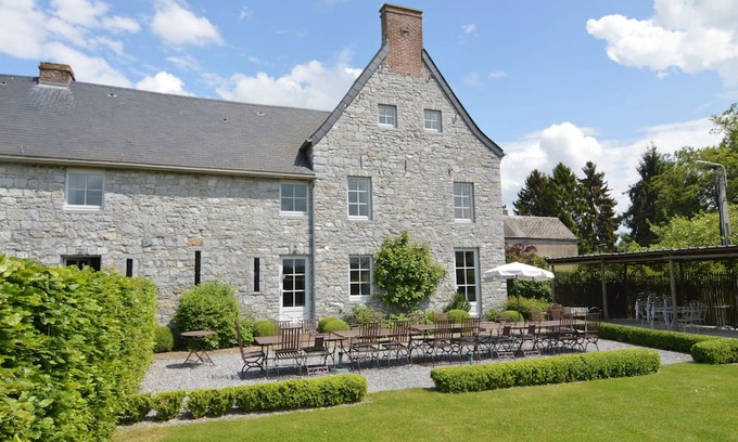 Falaen House | Farmhouse with wellness near Maredsous