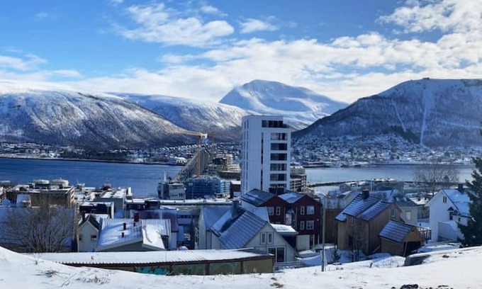 Tromso Apartment | Tromsø Skyline Sanctuary /Parking - Fast Wifi - 5min walk from town