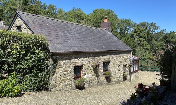 Llandyssiliogogo Cottage | Old Stable Cottage, Nanternis