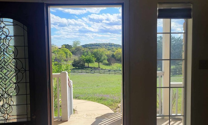 Boerne House | Private Gated Country Estate on Sprawling 3.5 Acres – Your Serene Getaway