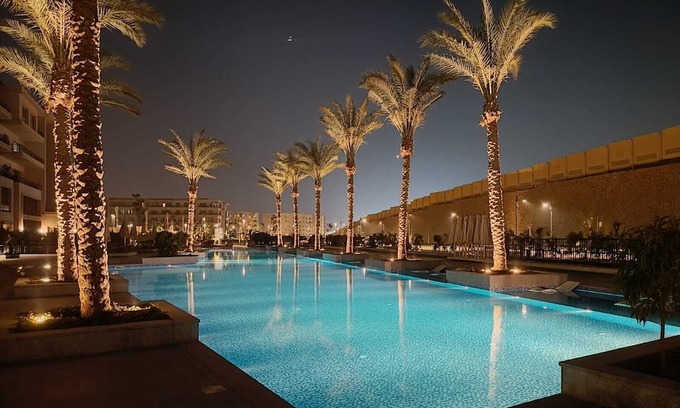 Al-Khalifa Apartment | Carrara White 3BR APT Garden and Pool