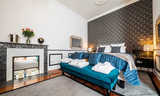 Langon Villa | Homerez - Big villa for 15 ppl. with swimming-pool, sauna, jacuzzi and terrace