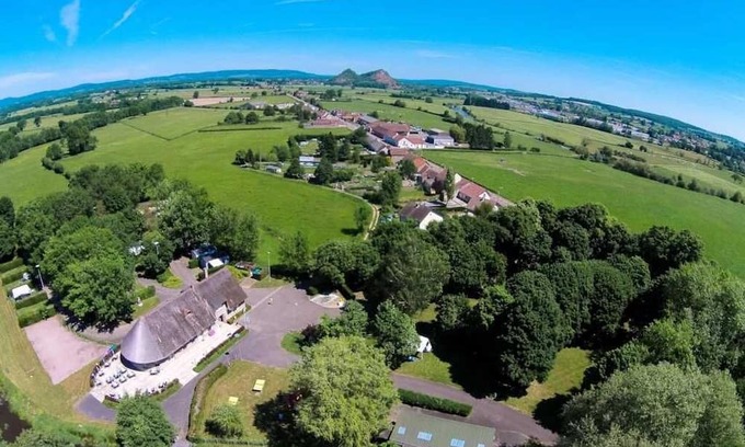 Autun House | Camping 3 étoiles - eeiigi