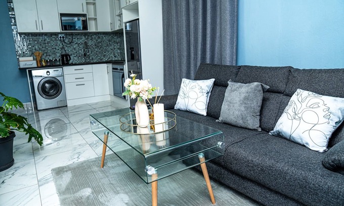 Greater Johannesburg Metropolitan Area Apartment | Kick back and relax in this calm, stylish manor