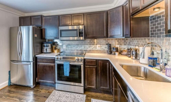 Southeast House | Hilltop Hideaway in DC