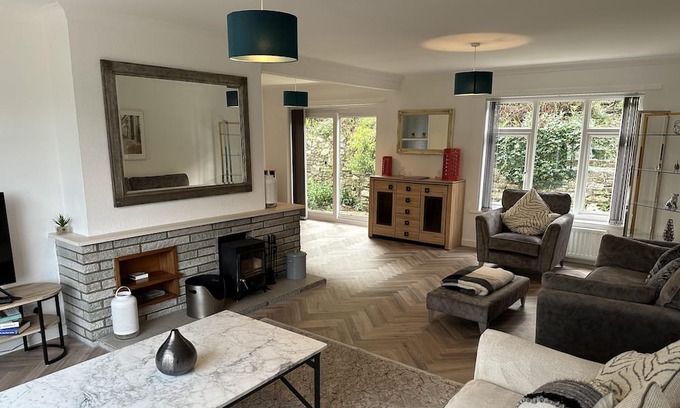 Corfe House | Impeccable 4-Bed House in Bournemouth