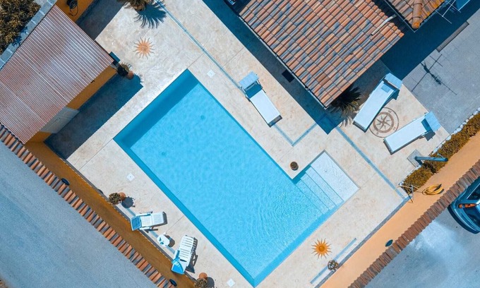 Anzio Villa | Villa 'La Rosa Dei Venti' with Private Pool, Wi-Fi and Air Conditioning