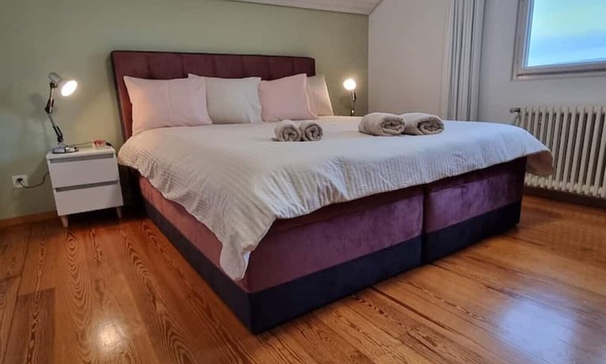 Horgen District Apartment | Beautiful apartment with lake views, and its own balcony... SLEEPS 2 PEOPLE