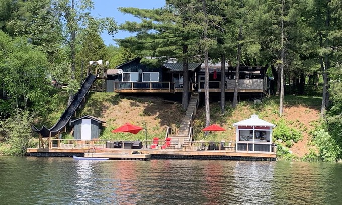 Whitewater Region Cottage | 1 hour west of Ottawa Family friendly Private Nearby amenities Sleeps up to 10