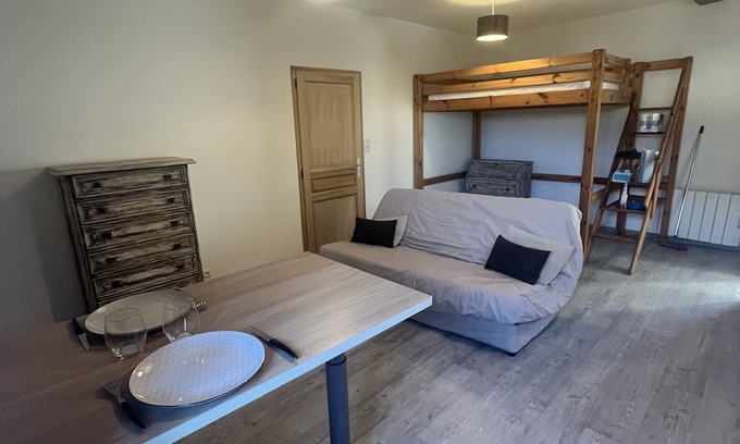 Beauvilliers Apartment | Studio Indépendant au Calme à la Campagne Avec nos 4 Ânes sur le Pâturage