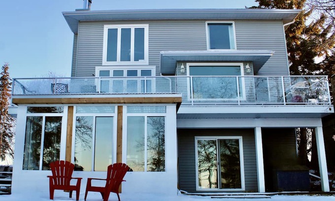 Rochon Sands House | Buffalo Lake Private Beach & Backyard KingBD