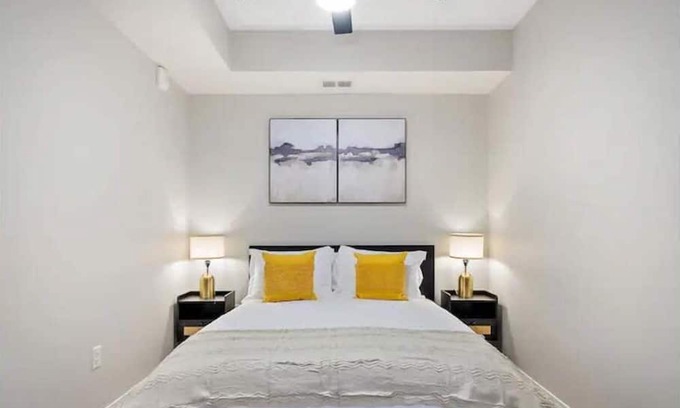 St. Anthony West Apartment | 1BD with Gym & Free Parking By Target Field, Pet Friendly