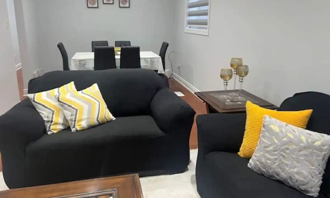 Malton House | 4-6 km, from Toronto Pearson Airport .3 Private Bed Rooms+ Hall Sleep 2 to 8 .