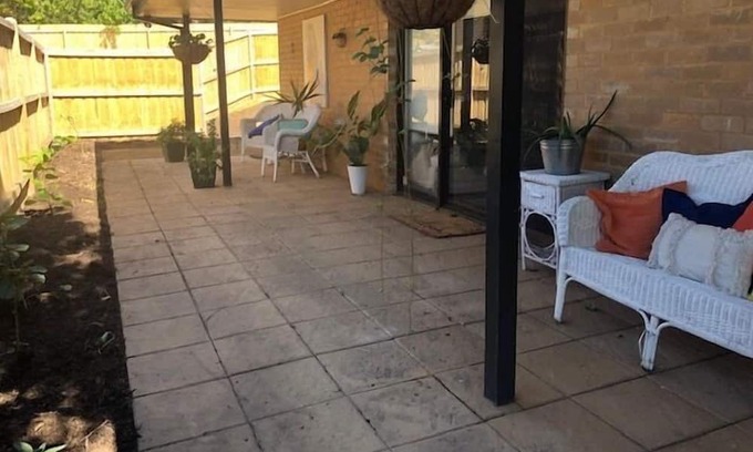 Yarra Glen Apartment | Private wing in the heart of Yarra Glen