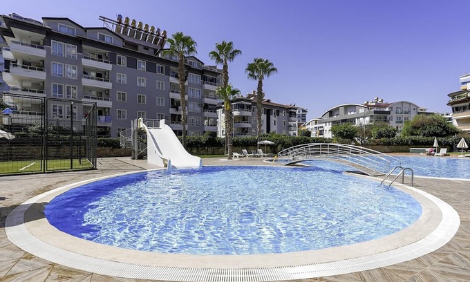 Tosmur Belediyesi Apartment | Roomy Flat With Pool in a Luxury Complex in Alanya