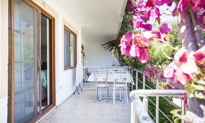 Palamutbuku Apartment | House w Balcony and Garden 1 min to Beach in Datca