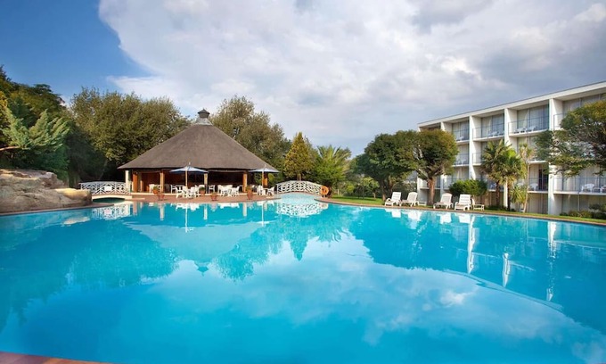 Maseru House | A Haven of Comfort & Convenience: Pool View, Shuttle Service and Free Parking!