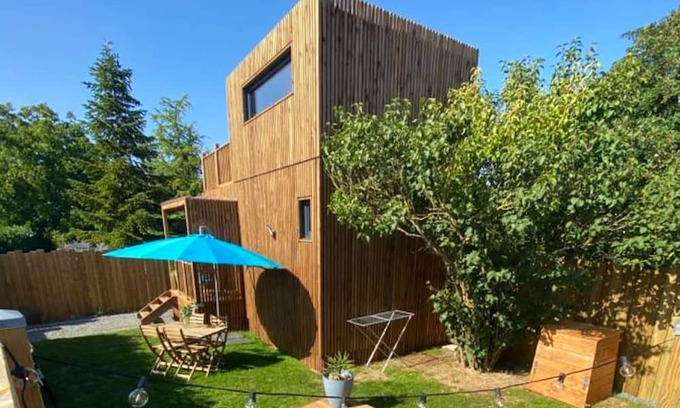 Plassay House | Homerez - House for 4 ppl. with jacuzzi, garden, terrace and balcony at Plassay