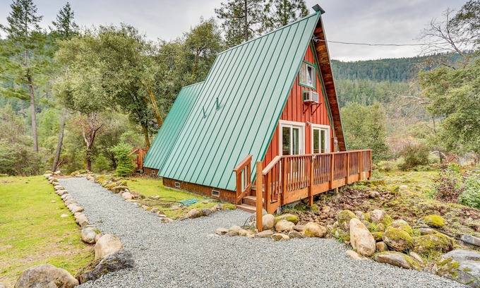 Trinity Village Cabin | Secluded Village Gem w/ Deck, Trinity River Access