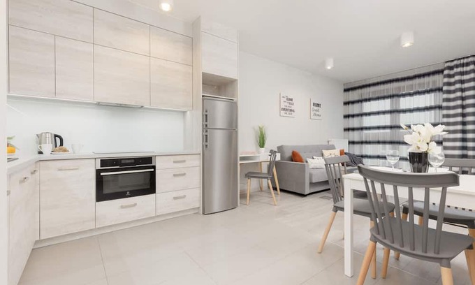 Bemowo Apartment | Lazurowa Warsaw & Parking by Renters