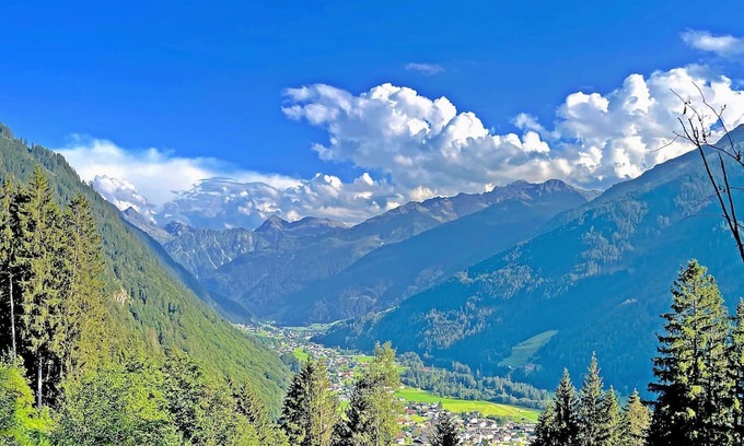 Sankt Gallenkirch Apartment | Spacious apartment in Gortipohl with garden