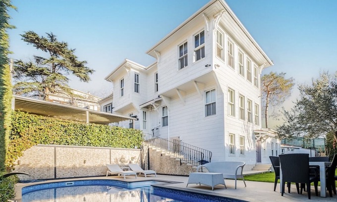 Uludag Villa | Pavilion with Bosphorus View in Anadolu Hisari