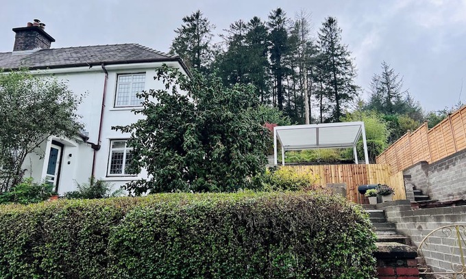 Pontsticill House | Idyllic Location | Great for Groups