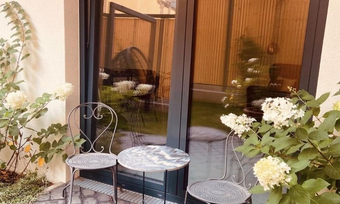 Steinhausen Apartment | Suite One Einsteinstraße
