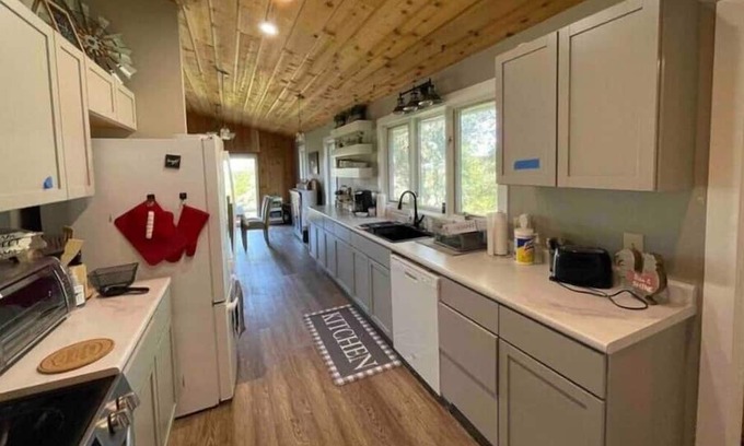 Berwick House | Quiet Country home, nature & fishing -5min to city