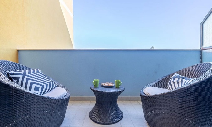 Villa Musone Apartment | Cosy apartment for 4 people with WIFI, A/C, TV, terrace, pets allowed, panoramic view and parking