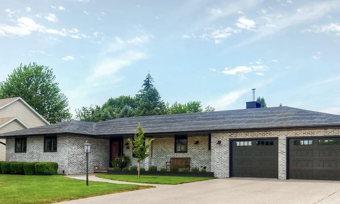 Boone House | Updated 5 Bedroom Ranch 7 minutes from Seven Oaks, 15 minutes from ISU Campus