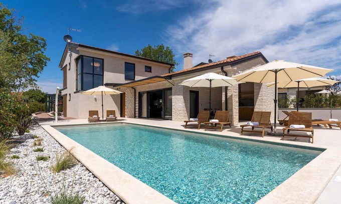 Kadumi House | Villa Ursaria, gorgeous villa for 8 guests with heated pool and wellness only 6 km from of Porec and