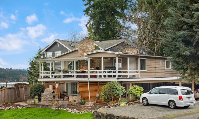 Sammamish House | Beautiful Sammamish Lake View Resort Like Unit near Microsoft!