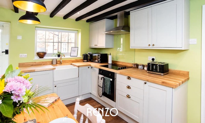 Stoke Bardolph Cottage | Beautiful 1-bed Cottage in Nottingham by Renzo, Stunning Countryside Location!