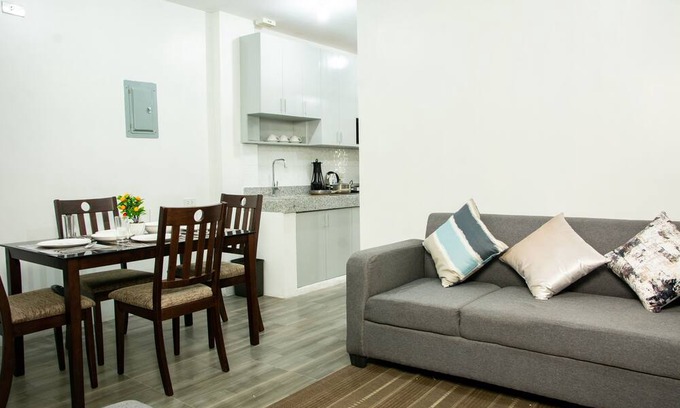 Imus Apartment | Gibbz Apartelle (Unit 206)