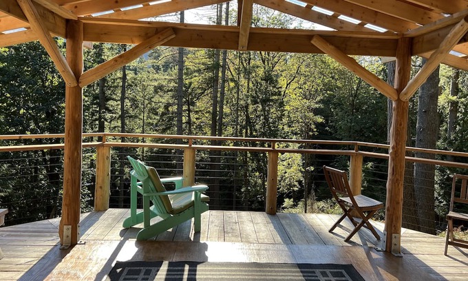 Bowen Island Cabin | 38 Acres of Rainforest! Charming Group Cabin on Tranquil Xenia Retreat Centre