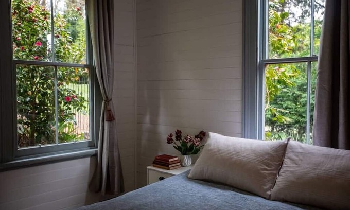 Mount Macedon House | The Pipers Cottage at Ard Choille