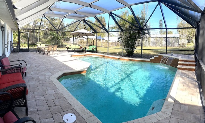 Nokomis House | ~Private Vacay Home with Heated Pool mins from Venice and Nokomis Beaches~