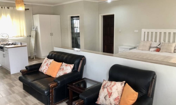 Mazowe Apartment | 1 bed apartment in Mount Pleasant Heights - 2013