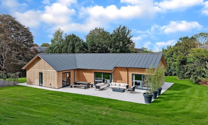 Erlestoke Cottage | Lambs Lawn - Pet Friendly, Westbury near Devizes