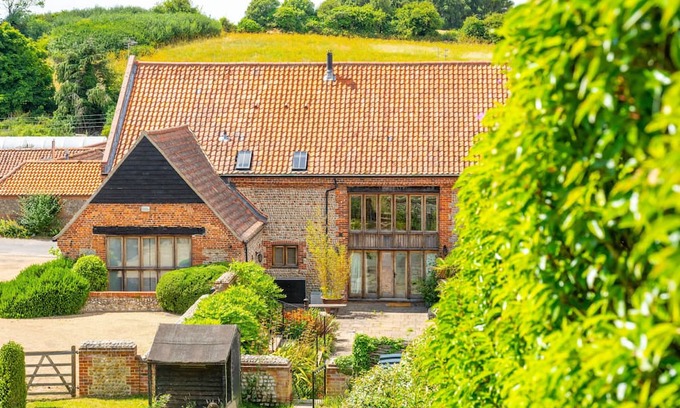 Salthouse House | Salty Bottom is a stunning barn conversion in the heart of the super popular coastal village of Salt