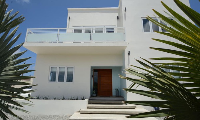 Calbas House | House With Spectacular Island Views Perched On Top of Aruba