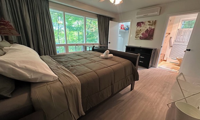 Bayview Village House | 1BR Private Ensuite w/Free Parking Leslie Subway