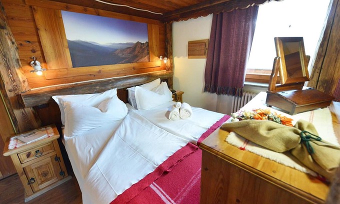 Torgnon Apartment | Room 'Tantané' with Mountain View, Shared Garden and Wi-Fi