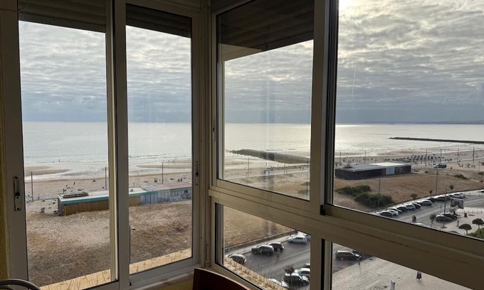 Costa de Caparica Apartment | T2 with Pool in Front of the Beach