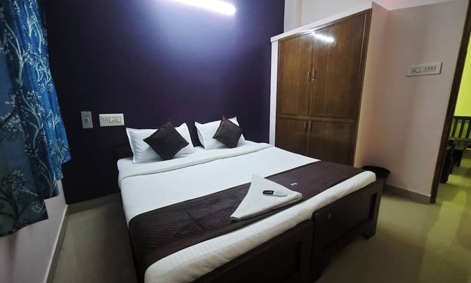 Chennai Apartment | Pleasant 2-bedroom apartment with AC in the Heart of Chennai CMBT